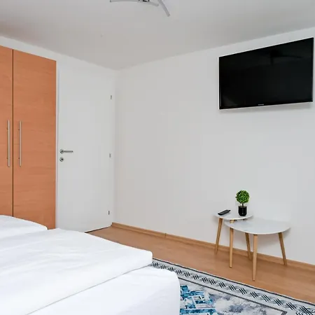 Dora Apartment *