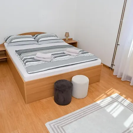 Dora Apartment *