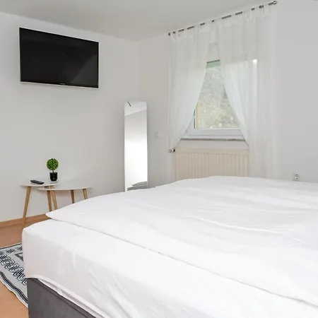Dora Apartment *