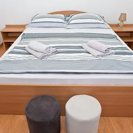 Apartman Dora *
