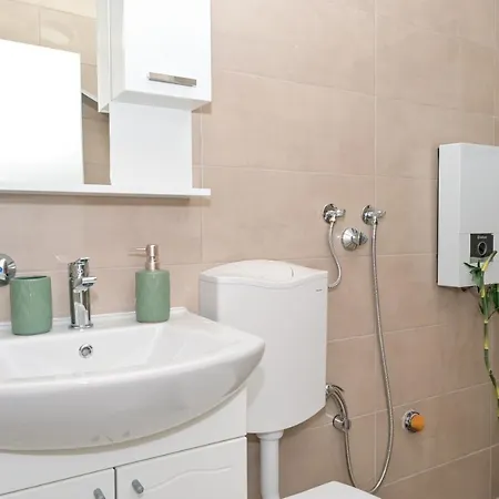 Apartman Dora *