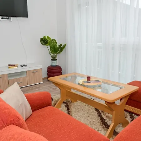 Dora Apartment *