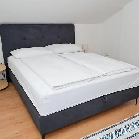 Apartment Dora *