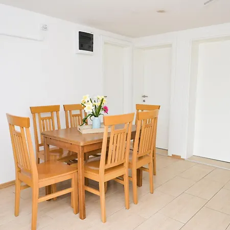 Dora Apartman