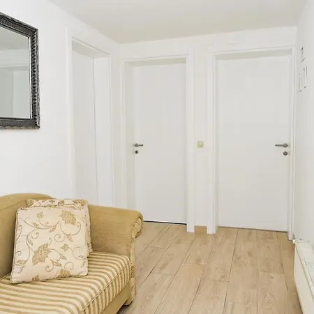 Dora Apartman *