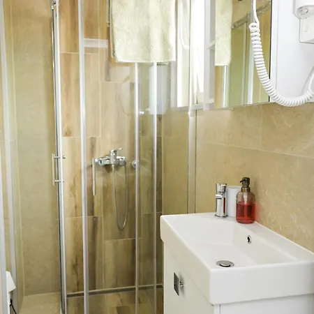 Dora Apartman